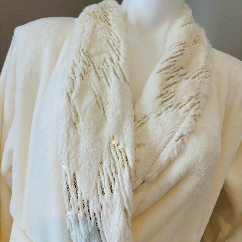 Soma Luxe Gold Sequin Sparkle Ivory Short Robe Cozy Women’s Size Small/Medium
